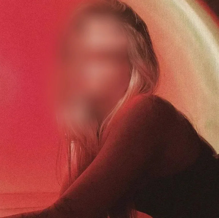 Fleur, 23