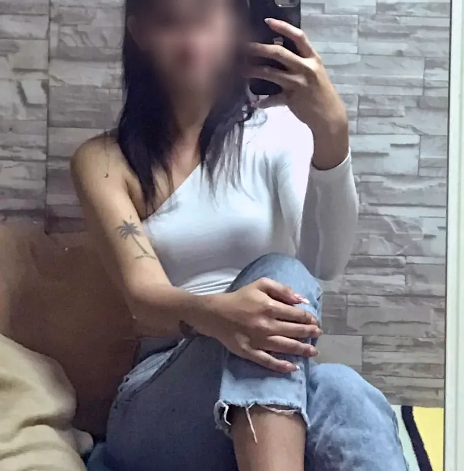 Lauren, 32
