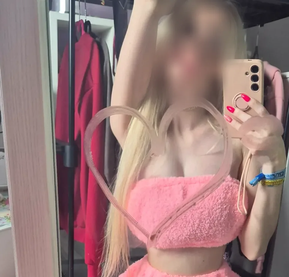 Zoe, 29